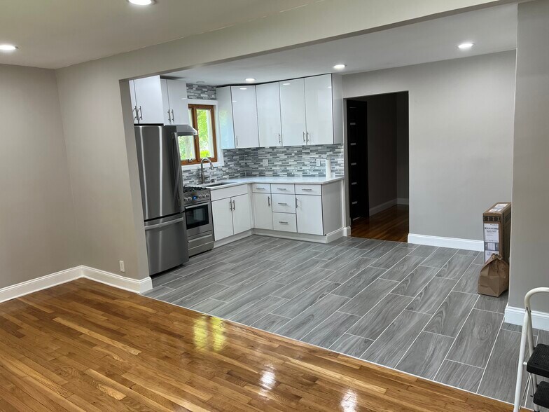 Building Photo - 1001 154th St