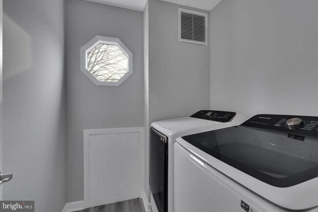 Building Photo - 10422 Woodbury Woods Ct