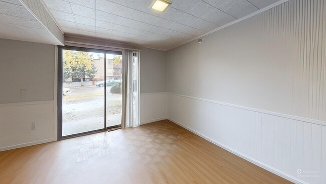 Building Photo - 449 S Wright St