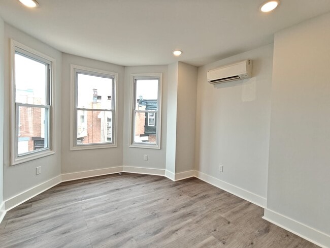 Building Photo - 2862 N Stillman St