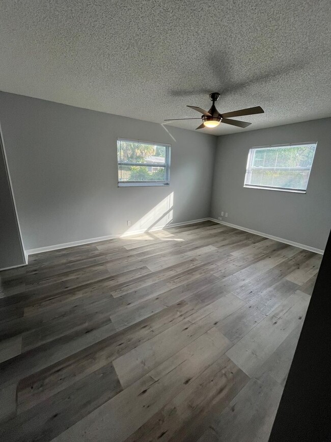 Building Photo - OCEAN ACCESS WATERFRONT! 3 bed / 2 bath wi...