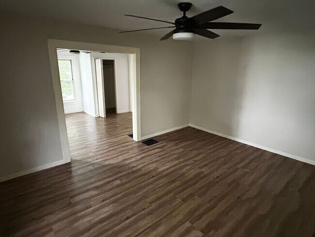Building Photo - Updated 2-3 bed HOUSE in Fort Thomas