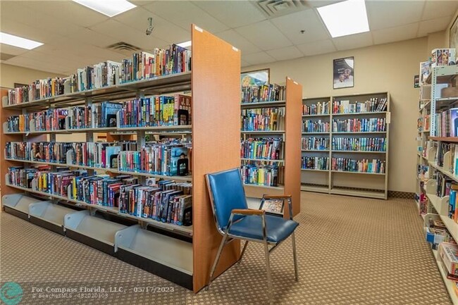 Building Photo - 9220 S Hollybrook Lake Dr