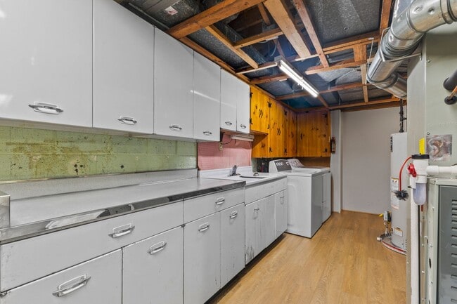 Building Photo - Discover this beautifully updated Colonial...