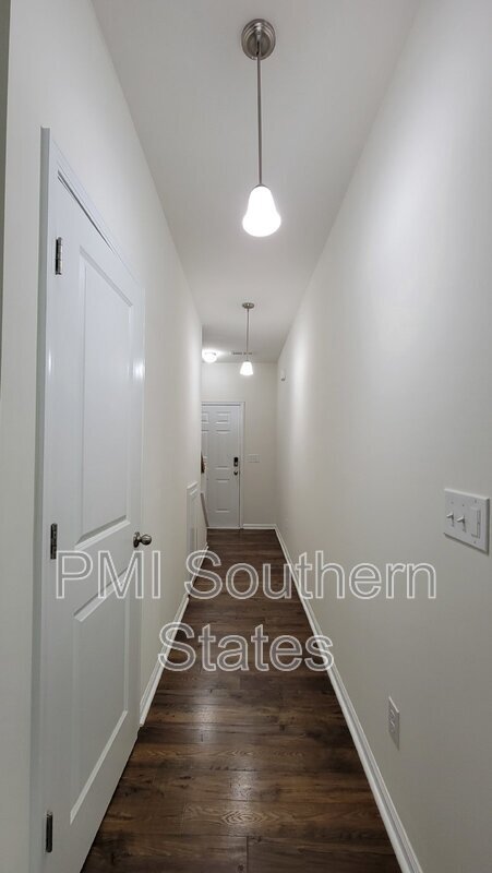Building Photo - 31 Moorlyn Ln