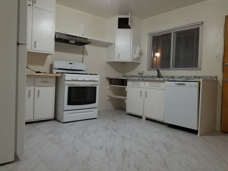 Building Photo - 1904 Lead Ave SE