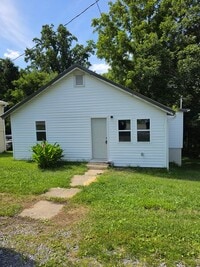 Building Photo - Remodeled 2/1 home in Kingsport