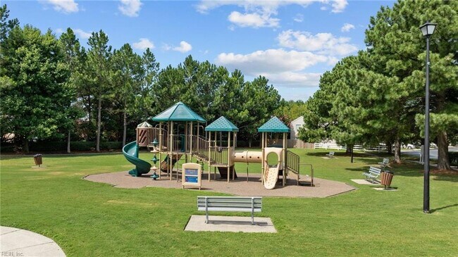 Building Photo - 148 Graystone Trce