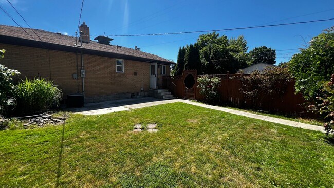Building Photo - Available Now!! 3-bedroom, 2 bath home on a corner lot near Hamblen Elementary School