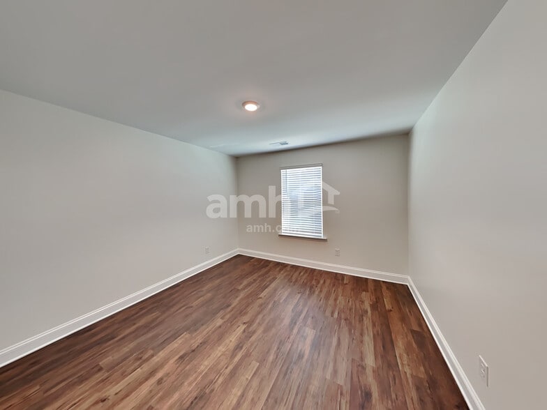 Building Photo - 550 Rivermist Dr
