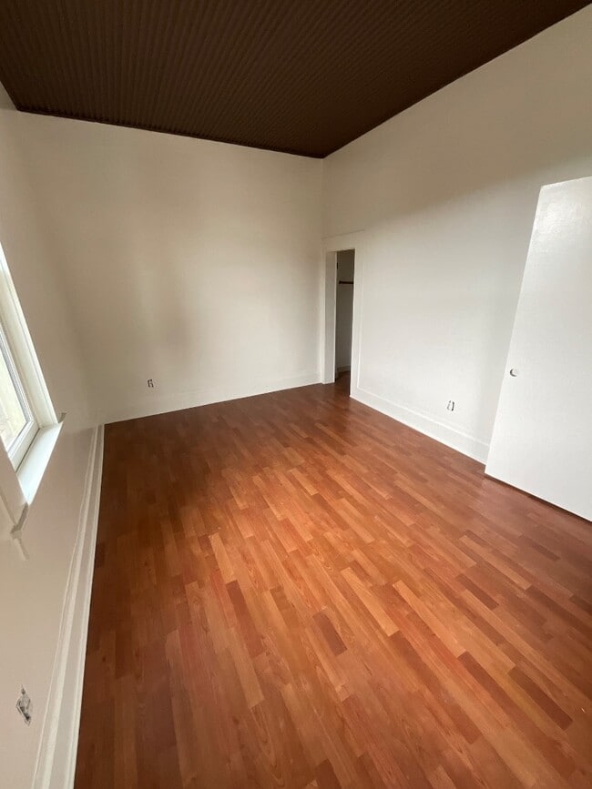 Building Photo - 895 7th St