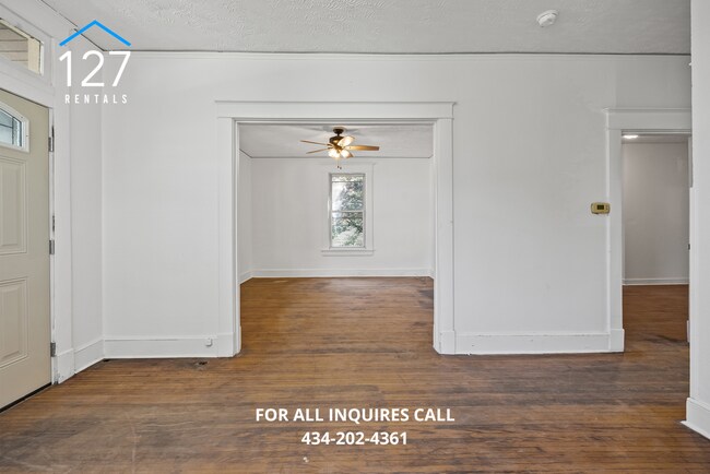 Building Photo - Updated 2 BR/1.5 Duplex with large back yard