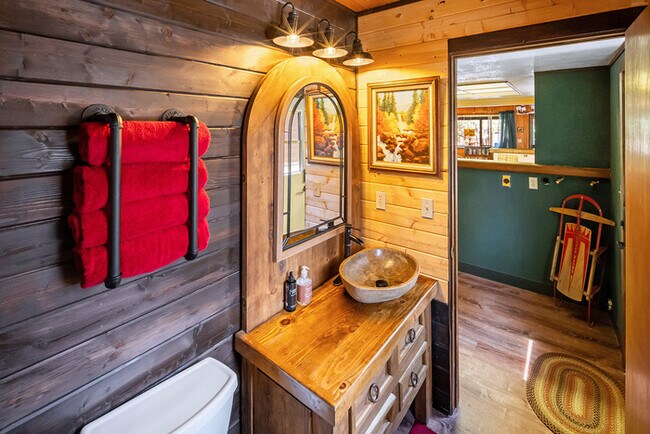 Building Photo - Charming 2 Bedroom Home in Erwin Lake