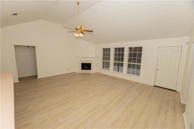 Building Photo - 118 Everest Dr