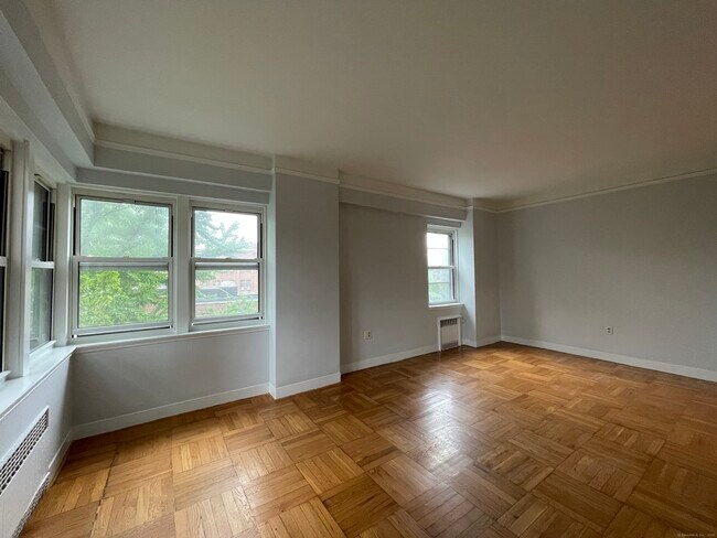 Building Photo - 230 Farmington Ave