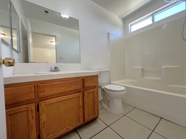 Building Photo - 1408 Interlaken Dr