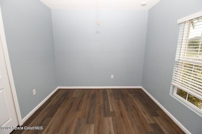 Building Photo - 535 Trymore Dr SE