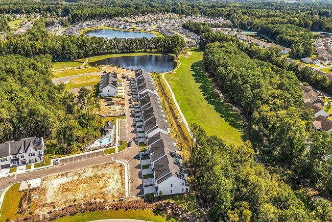 Building Photo - 408 Ireland Way
