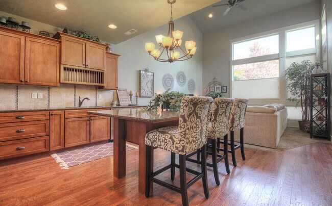 Building Photo - 1262 E Lone Shore Dr