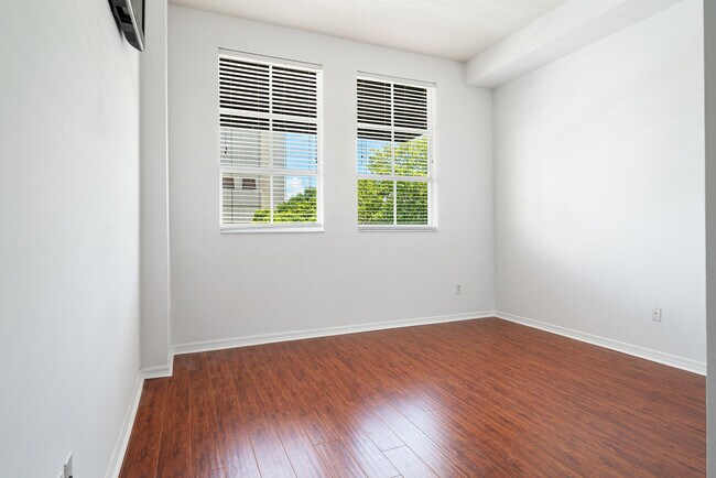 Building Photo - 600 S Dixie Hwy