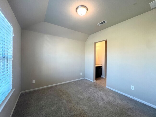 Building Photo - 15815 Sunlit Falls Dr