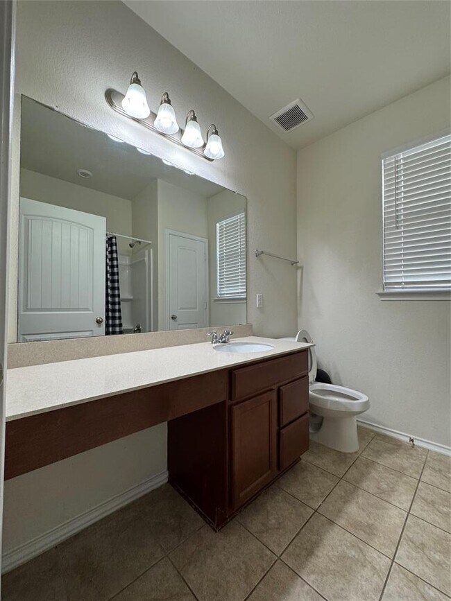 Building Photo - 7607 Lazy Creek Dr