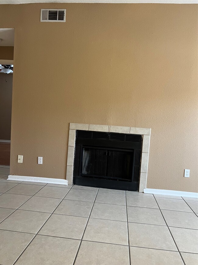 Building Photo - 2121 El Paseo St