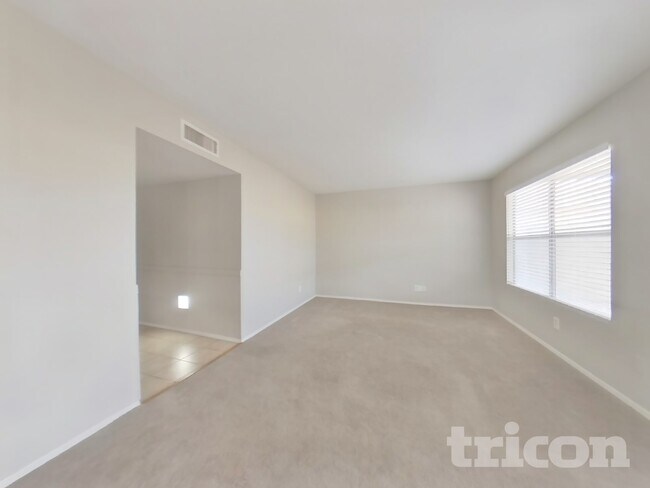 Building Photo - 1406 E Kerry Ln