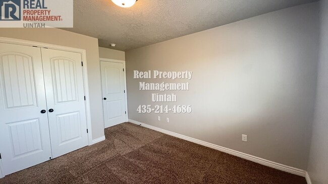 Building Photo - Cozy 3 Bedroom 2 1/2 Bath Condo