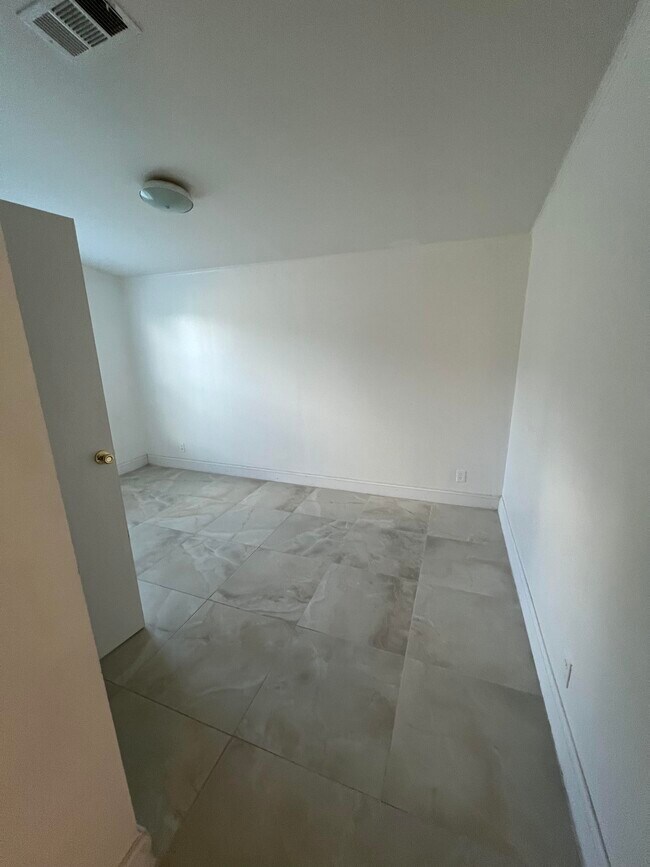 Building Photo - 2373 SW Wynnewood St