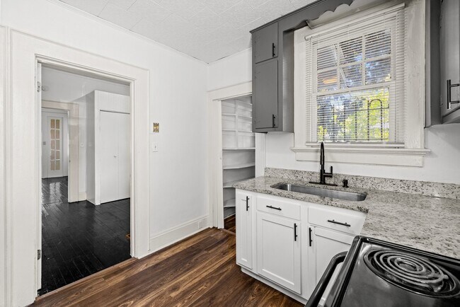 Building Photo - 4948 Farrell Ave