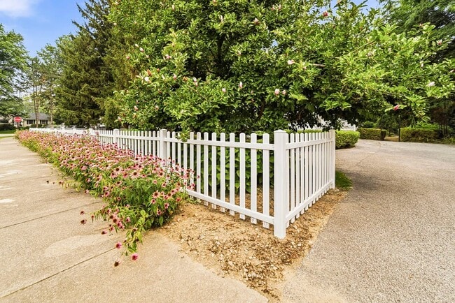 Building Photo - 7364 Johnnycake Ridge Rd