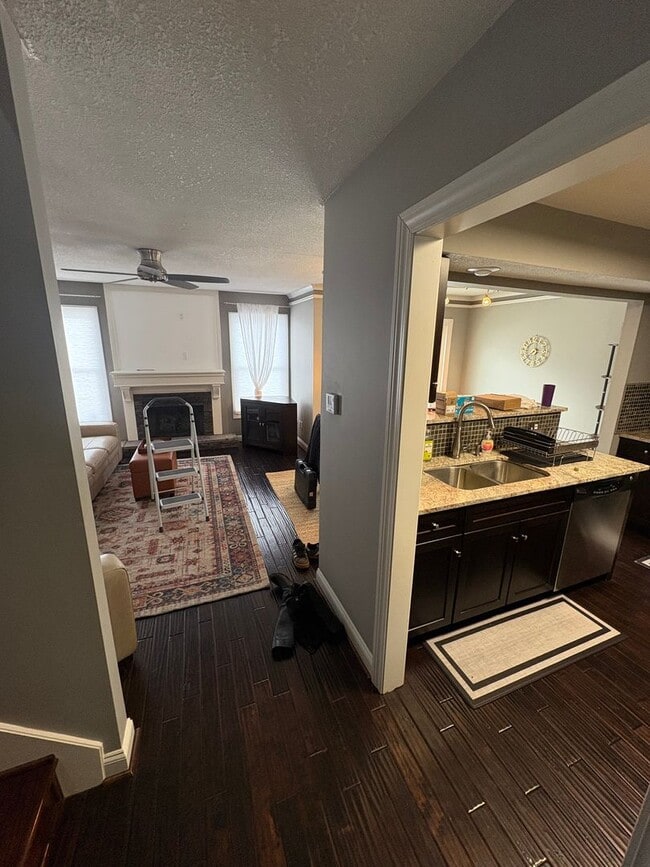 Building Photo - Beautiful 2-Bed, 3.5-Bath - Furnished Townhome - Now Offering a $500 Move-In Incentive — Ask for ...