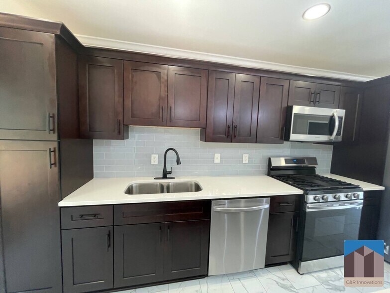 Building Photo - 758 Brownlee Ln