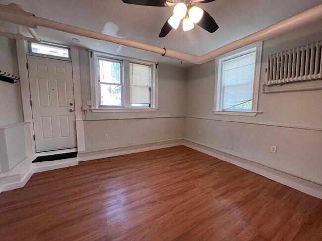 Building Photo - 7 Sherborn Ct