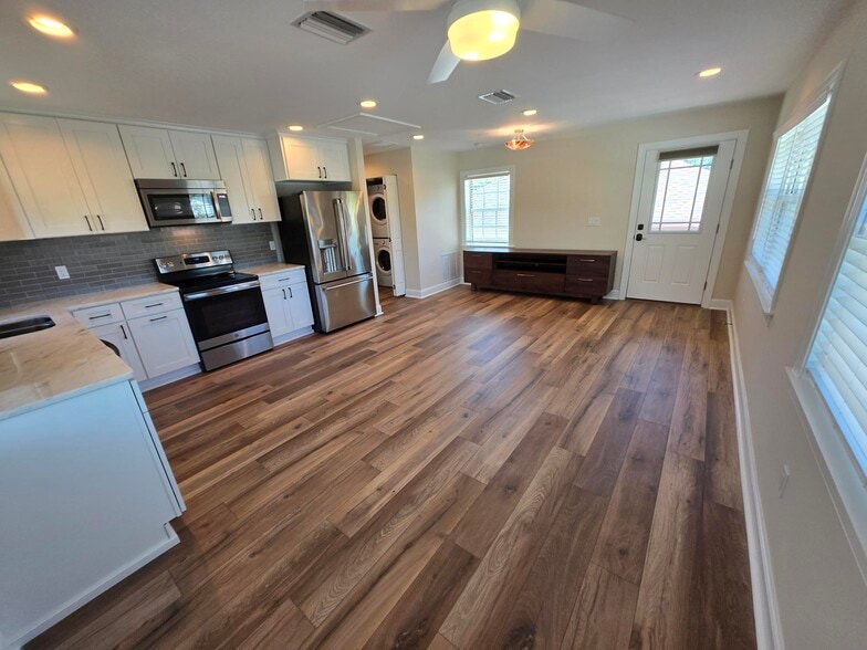 Building Photo - 2495 13th Ave N