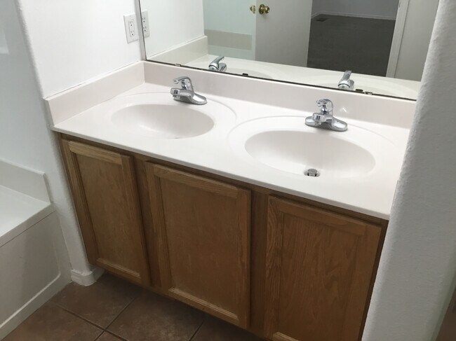 Building Photo - 10852 Arezzo Dr NW