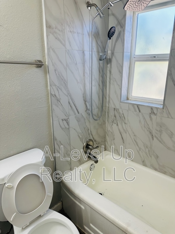 Building Photo - 3043 E Proctor Vista