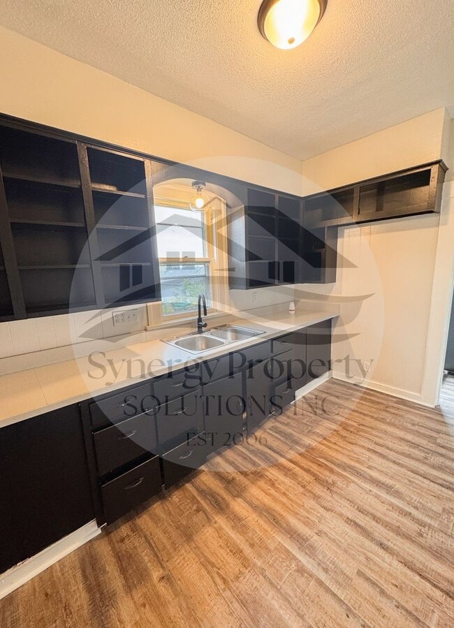 Building Photo - House with Garage