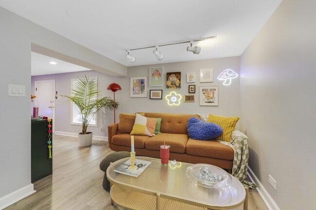 Building Photo - 3007 N Ashland Ave