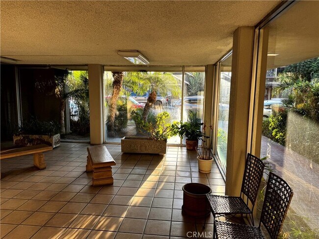 Building Photo - 280 Molino Ave
