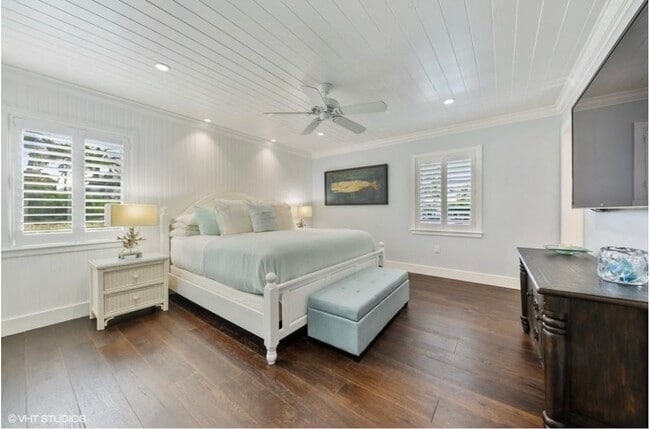 Master bedroom - 3421 S Ocean Blvd