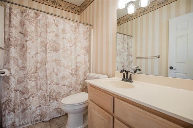 Building Photo - 115 NW Orchard Way