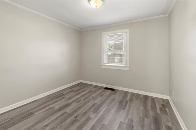 Building Photo - 438 N Chester Ave