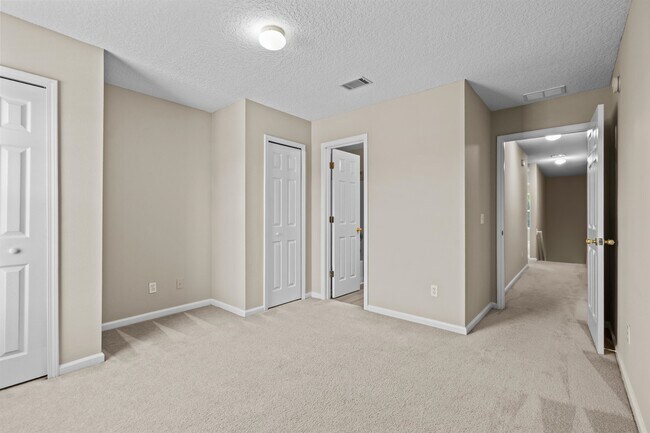 Building Photo - 310 Scrub Jay Dr