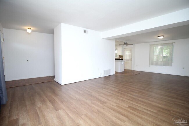 Building Photo - 3875 Arbutus Dr