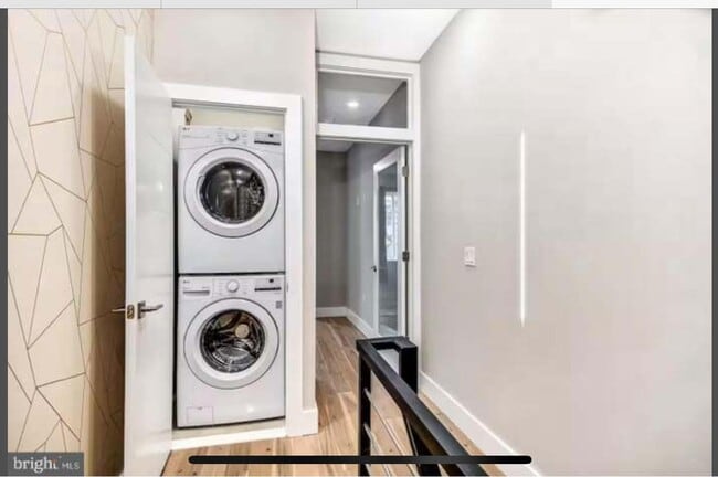 Building Photo - 2309 Dickinson St