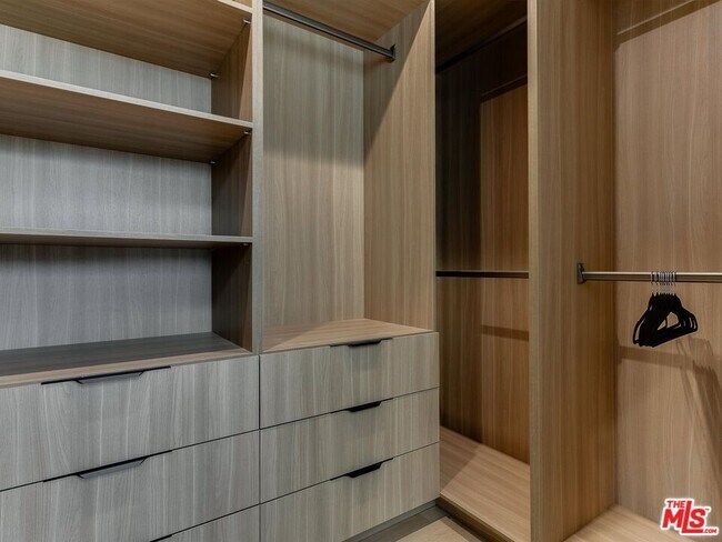 Building Photo - 5929 Hesperia Ave