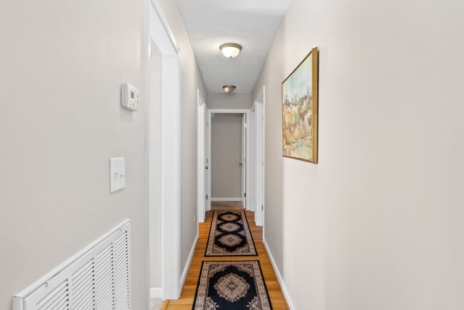 Building Photo - 3-Bedroom in Town of Farmville with One-Le...