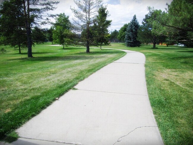 Building Photo - 3950 Manhattan Ave